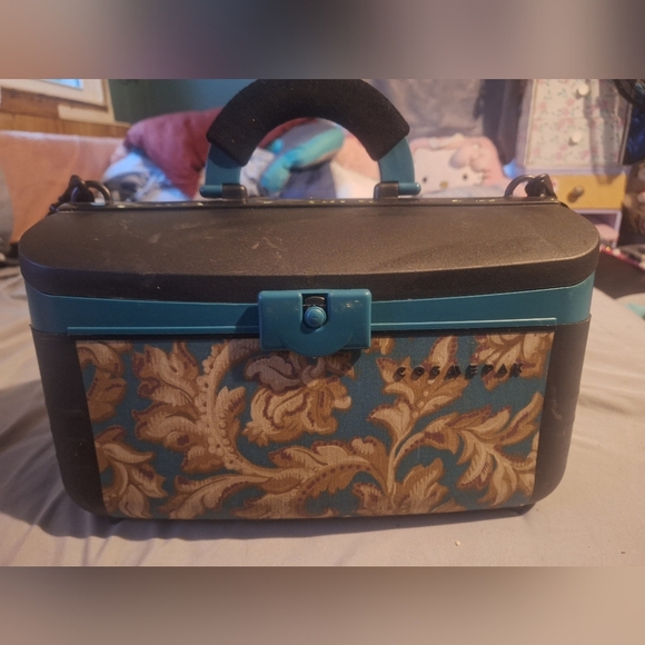 COPY - Vintage CosmePak Portable Cosmetic Case - Picture 2 of 6